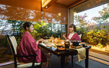 食事会場の席の間隔